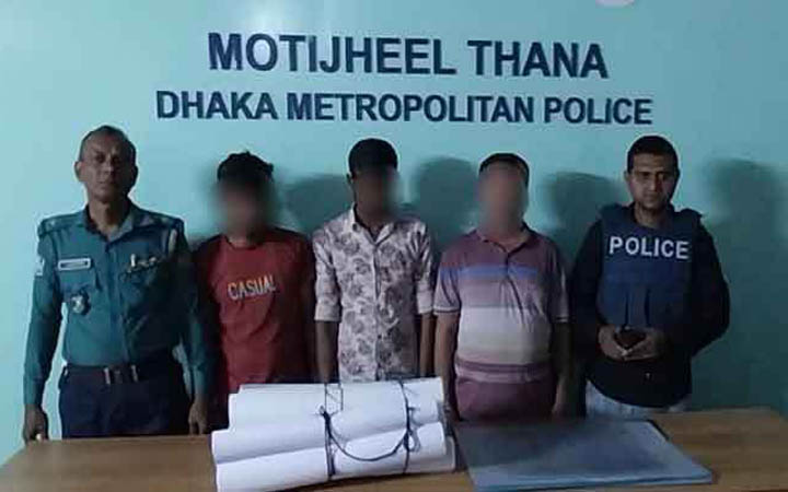 সরকারবিরোধী অপপ্রচার, লিফলেটসহ গ্রেফতার ৩