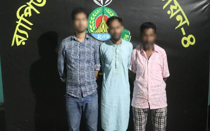 পল্লবীতে জুয়ার আসর থেকে গ্রেফতার ৩