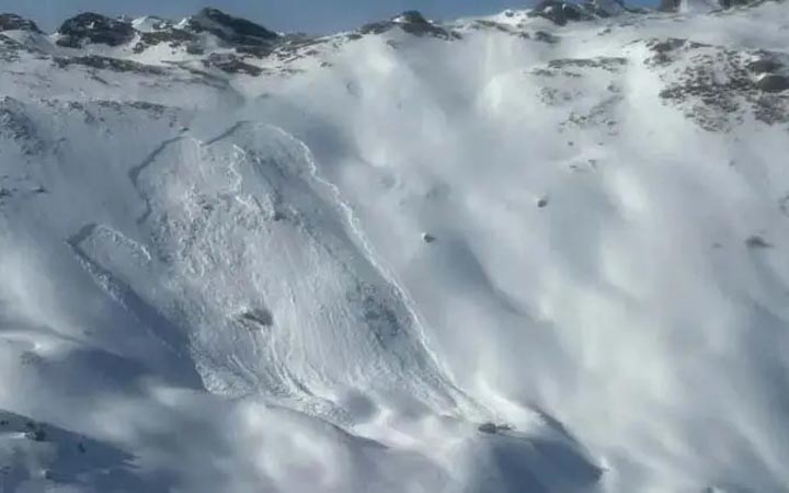 অস্ট্রিয়ার আল্পস পর্বতমালায় তুষারধসে নিহত ৫