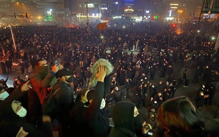 অস্ট্রেলিয়ান নাগরিকদের ইরান ছাড়ার আহ্বান