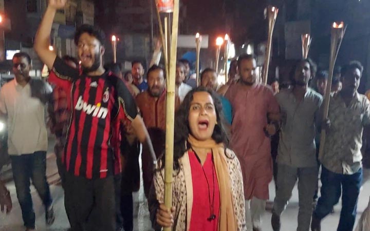 হাসনাত আব্দুল্লাহর ওপর হামলার প্রতিবাদে ব্রাহ্মণবাড়িয়ায় মশাল মিছিল