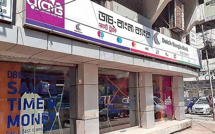 ডাচ-বাংলার বুথে টাকার সংকট, ভোগান্তিতে গ্রাহক