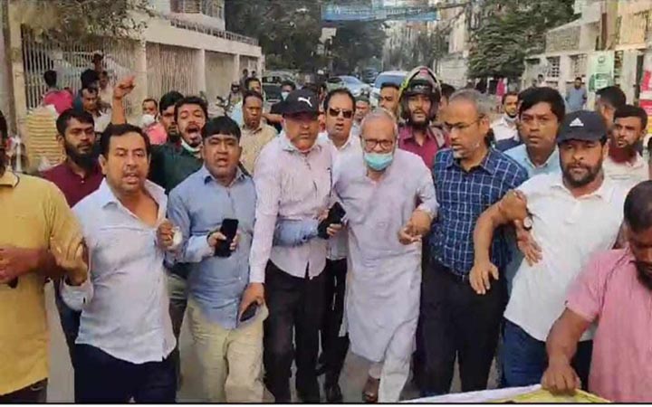 রিজভীর নেতৃত্বে রাজধানীতে বিক্ষোভ মিছিল ও সড়ক অবরোধ