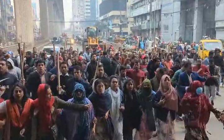 রাজধানীতে রিজভীর নেতৃত্বে লাঠি মিছিল