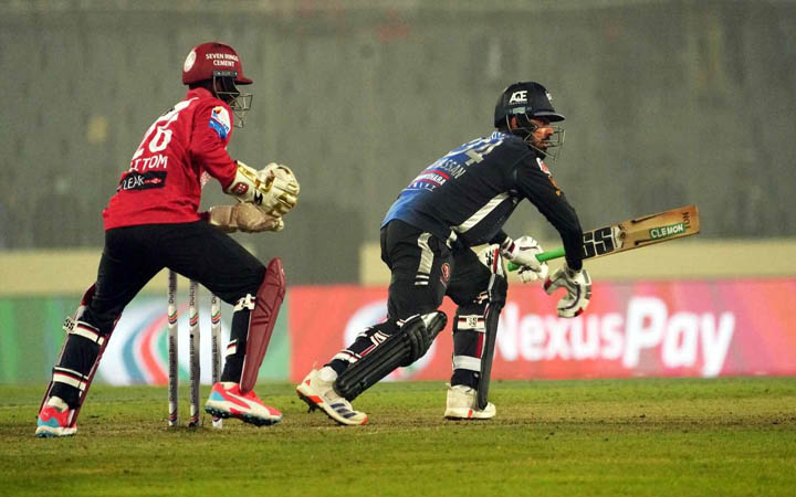 তামিমের বরিশালকে হারিয়ে হ্যাটট্রিক জয় রংপুরের