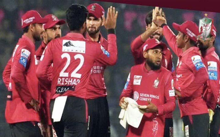 শেষ ওভারে খুলনাকে হারিয়ে প্লে-অফের পথে বরিশাল