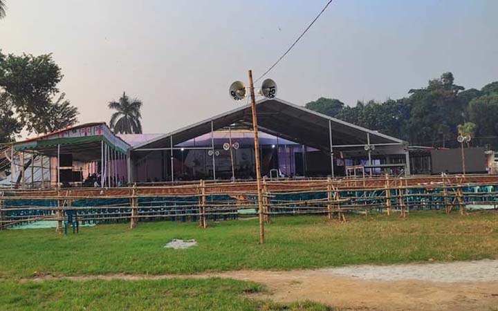 ছাত্র সমাবেশে জুমার নামাজের ব্যবস্থা করছে ছাত্রলীগ