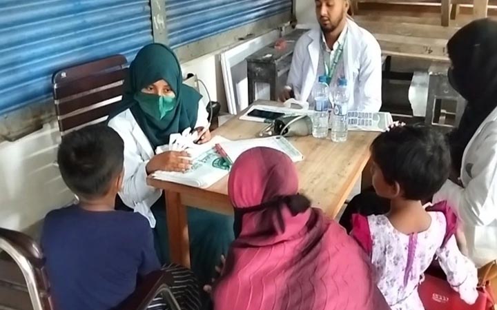 বাগেরহাটে বিনামূল্যে চিকিৎসা পেলেন ৬ শতাধিক রোগী