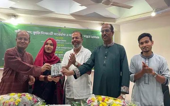 ম্যানগ্রোভ-এর নবীন বরণ ও কৃতি শিক্ষার্থী সংবর্ধনা অনুষ্ঠিত