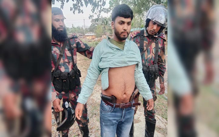 বান্দরবানে বিজিবির অভিযানে অস্ত্রসহ আটক ২
