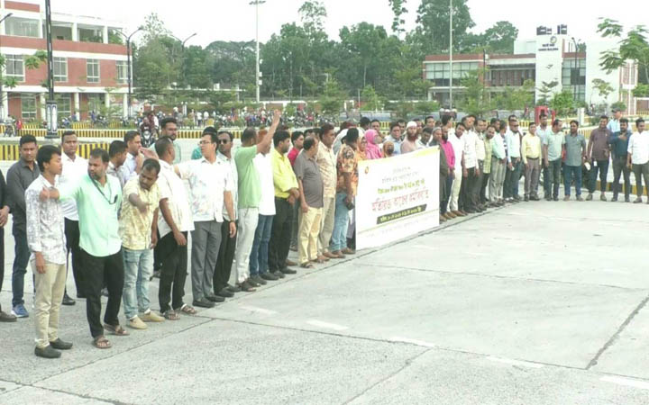 ফের কর্মবিরতিতে বেনাপোল বন্দরের কর্মচারীরা