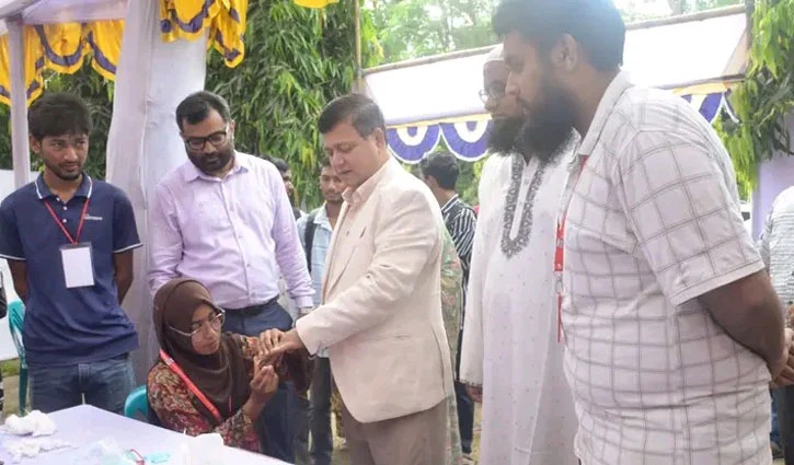 বেরোবিতে চলছে নবীনদের বিনামূল্যে ব্লাড গ্রুপিং ক্যাম্পেইন