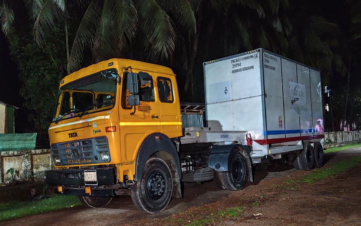 ভোলায় ইন্ট্রাকোর গ্যাসবাহী গাড়ি আটকে দিলো ছাত্র-জনতা