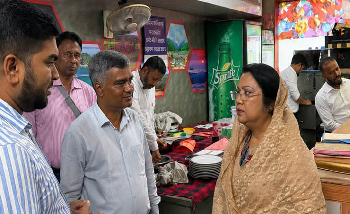 সচিবালয়ের ক্যানটিনে আকস্মিক পরিদর্শন পর্যটনমন্ত্রীর