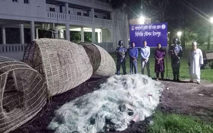 চাঁদপুরে পাঙ্গাসের ফাঁদসহ কারেন্টজাল জব্দ