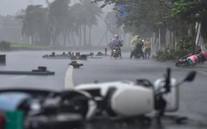 চীনে আঘাত হেনেছে টাইফুন মাতমো