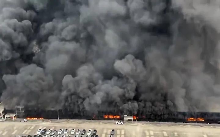 চীনে বিওয়াইডি গাড়ি কারখানায় ভয়াবহ অগ্নিকাণ্ড