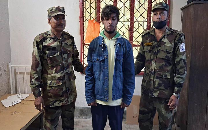 চবিতে ফের ভুয়া শিক্ষার্থী আটক