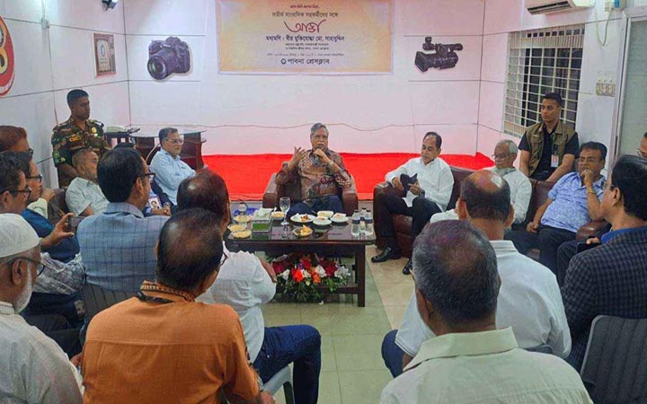 পাবনা প্রেসক্লাবে সাংবাদিকদের সঙ্গে রাষ্ট্রপতির আড্ডা