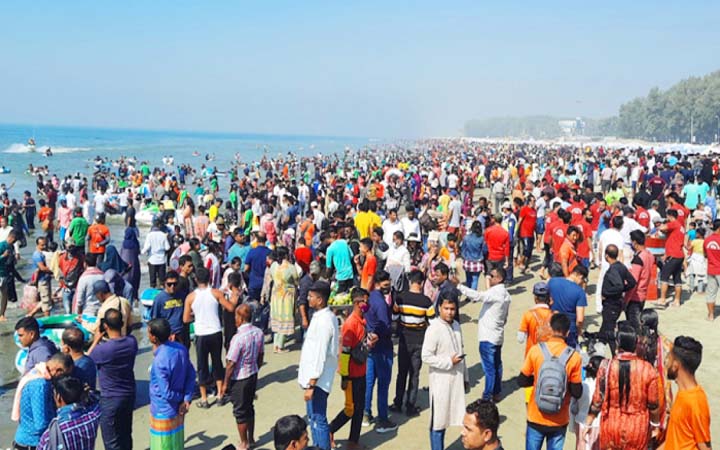 ৩ দিনের ছুটিতে কক্সবাজারে ৩৬০ কোটি টাকার বাণিজ্য