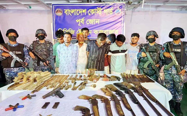 কক্সবাজারে অস্ত্র-গোলাবারুদসহ আটক ৯