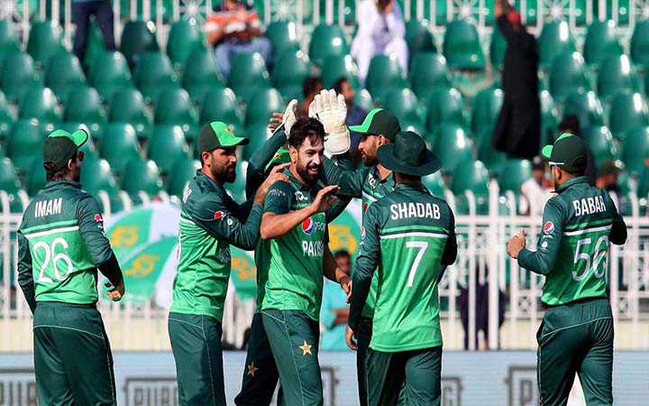 ফখরের সেঞ্চুরিতে পাকিস্তানের ৫০০তম ওয়ানডে জয়