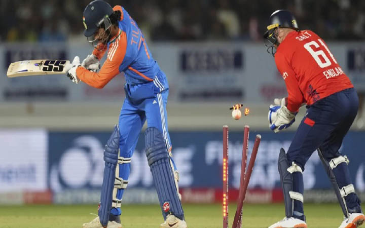 ভারতকে হারিয়ে সিরিজ বাঁচিয়ে রাখলো ইংল্যান্ড