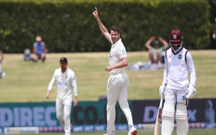 ৩২৩ রানে ওয়েস্ট ইন্ডিজকে হারিয়ে সিরিজ নিউজিল্যান্ডের