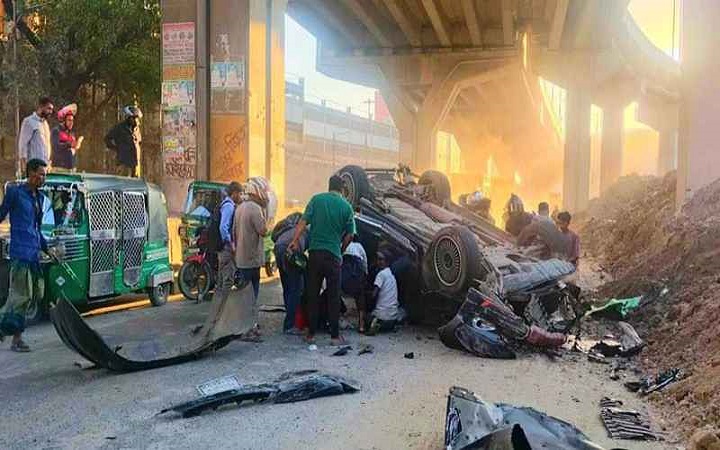 চট্টগ্রামে এক্সপ্রেসওয়ের রেলিং ভেঙে ছিটকে পড়ল গাড়ি, নিহত ১