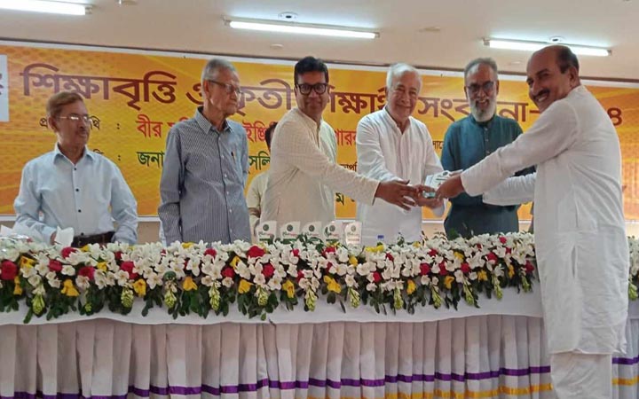 চট্টগ্রামের ৫০ কৃতি শিক্ষার্থীকে সংবর্ধনা