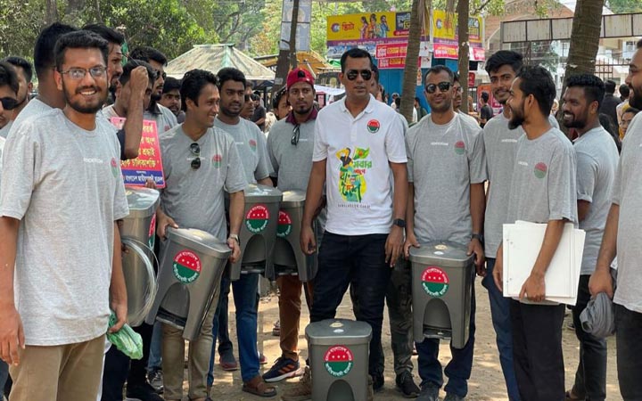 ঢাবিতে ছাত্রদলের উদ্যোগে ডাস্টবিন স্থাপন