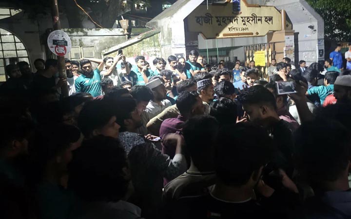 ঢাকা বিশ্ববিদ্যালয়ে হল সংসদ ও ছাত্রদলের মধ্যে উত্তেজনা