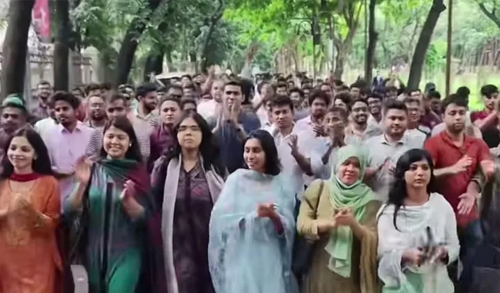 ঢাবিতে ছাত্রদলের মৌন মিছিল