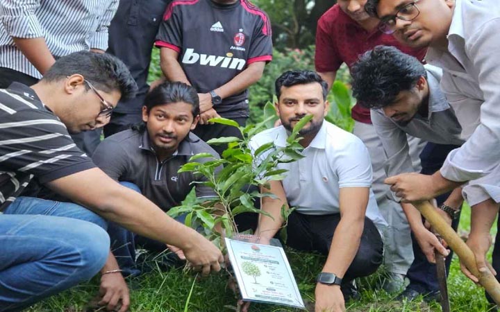 ঢাকা কলেজে ছাত্রদলের বৃক্ষরোপণ