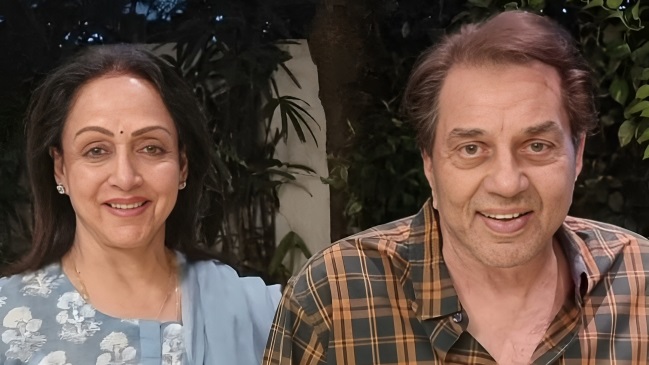 ধর্মেন্দ্রর মৃত্যুর চারদিন পর নিরবতা ভাঙলেন হেমা মালিনী