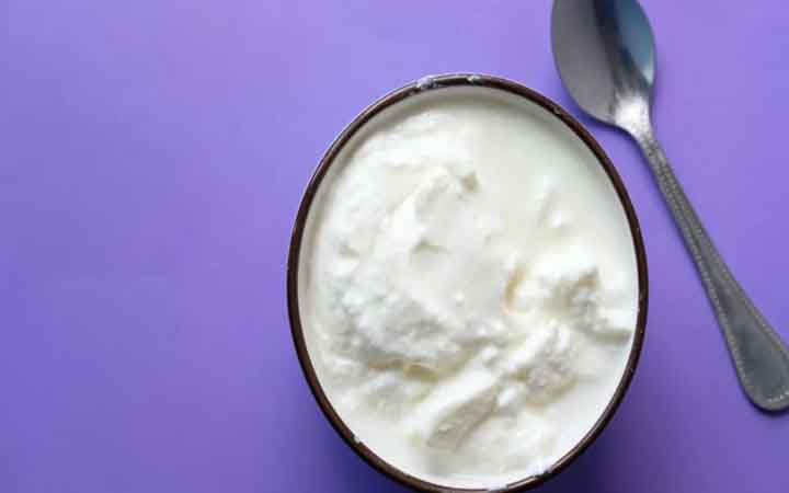 টক দইয়ে চিনি-লবণ মেশালে কমতে পারে পুষ্টিগুণ