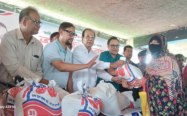 ত্রাণ বিতরণে অনিয়ম প্রশ্রয় দেয়া হবে না: ত্রাণমন্ত্রী