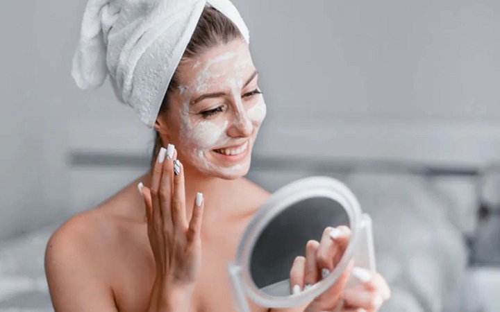 পার্লারে যাওয়ার সময় নেই? ফেসিয়াল হোক বাড়িতেই