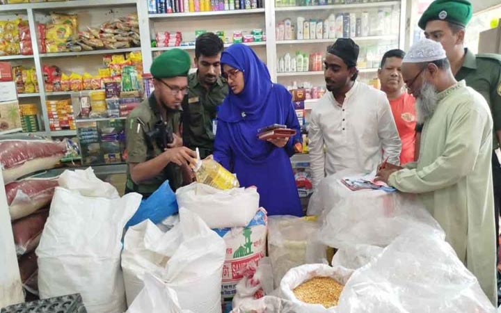 ফেনীতে জেলা প্রশাসনের সাঁড়াশি অভিযান, ১৯ জনের বিরুদ্ধে মামলা