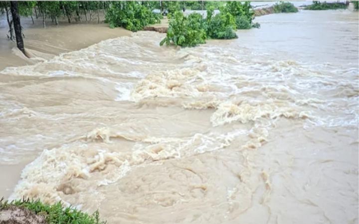 ফেনীতে বন্যা নিয়ন্ত্রণ বাঁধে ভাঙন, ৩০ গ্রাম প্লাবিত