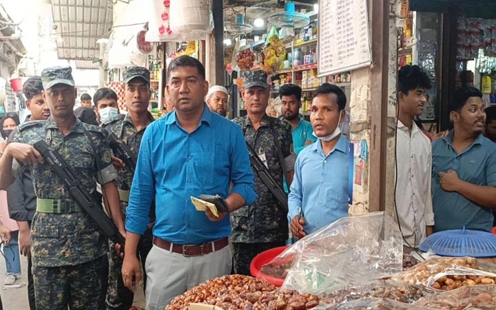 পঁচা ফল ও খেজুর বিক্রির দায়ে জরিমানা