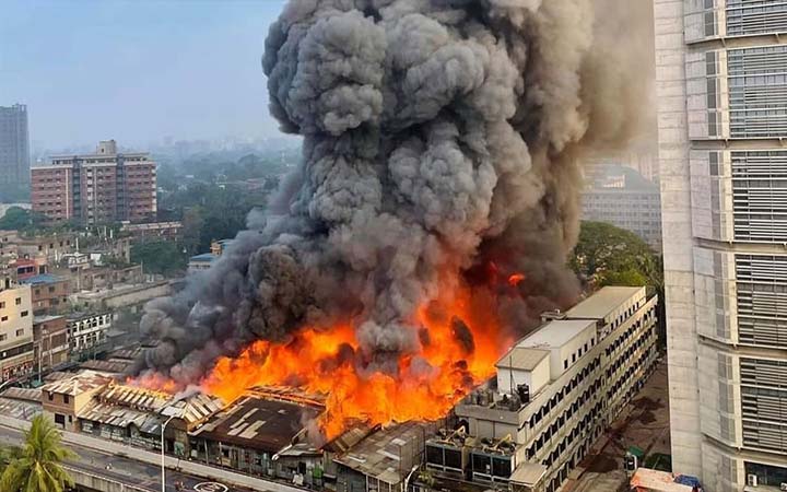 বঙ্গবাজারে অগ্নিকাণ্ড : মামলা করবে ফায়ার সার্ভিস