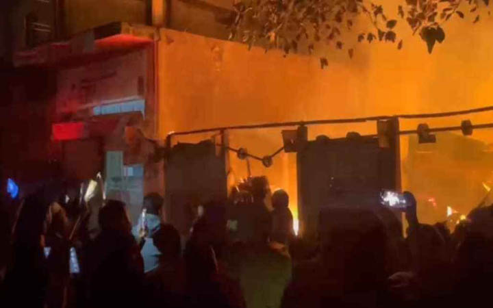 নরসিংদীতে হোটেল ও ফার্নিচারের দোকানে আগুন