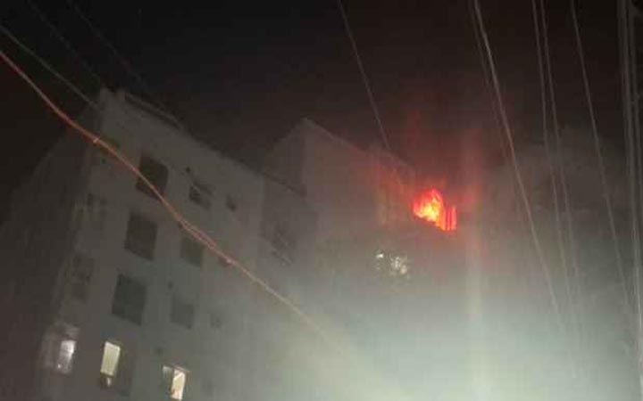 বরিশালে বহুতল ভবনে আগুন