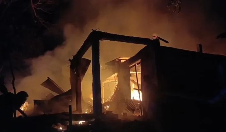 সুনামগঞ্জে আগুনে পুড়ল ৭ ঘর