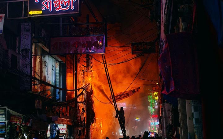 চট্টগ্রামের টেরিবাজারে অগ্নিকাণ্ড