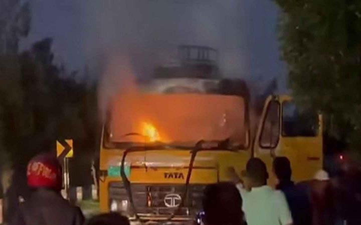 দেবীগঞ্জে বালিবাহী ট্রাকের চাপায় শিশু নিহত, গাড়িতে আগুন
