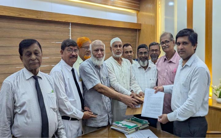 ফরিদপুর বিভাগ বাস্তবায়নসহ ১০ দফা দাবিতে প্রধান উপদেষ্টাকে স্মারকলিপি