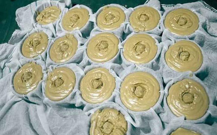 জিআই স্বীকৃতি পেল মানিকগঞ্জের হাজারী গুড়