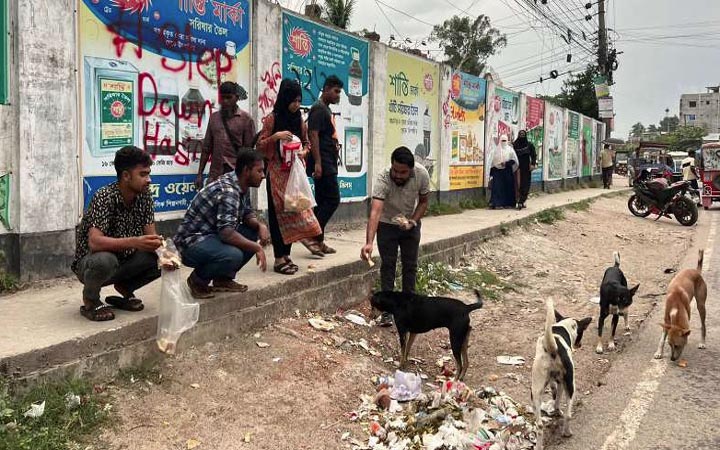 অভুক্ত পশুর পাশে ‘ইয়ুথ অর্গানাইজেশন’